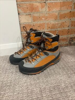 Scarpa Orange and Gray Men's Mountaineering Boots